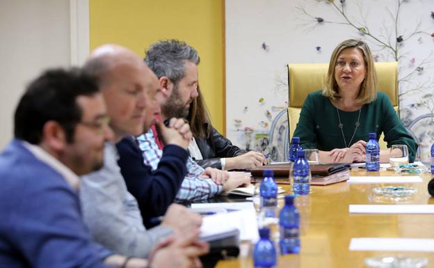 La consejera de Economía y Hacienda, Pilar del Olmo, durante la reunión del Grupo Específico de Isowat Made de la Fundación Anclaje. 