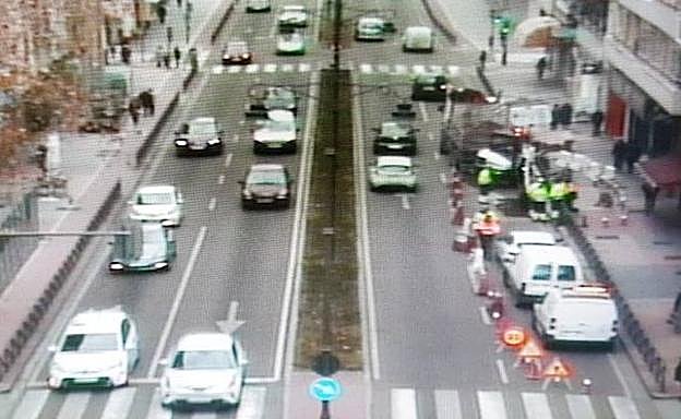 Ocupación de un carril de circulación en en paseo Hospital Militar.