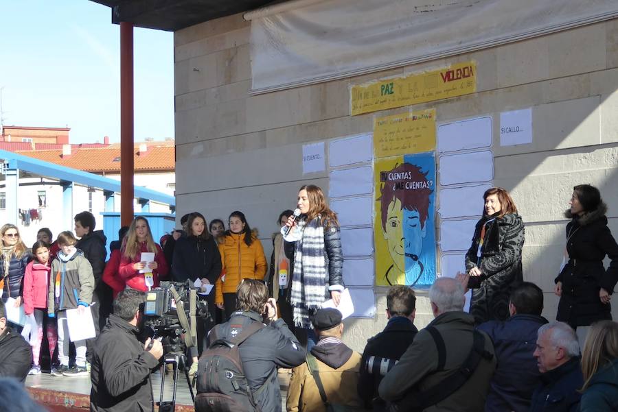 Multitudinaria celebración del Día de la Paz en el CEIP Gonzalo de Córdoba de Valladolid.