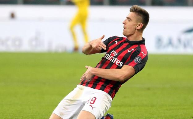 Piatek ya golea con el Milan. 