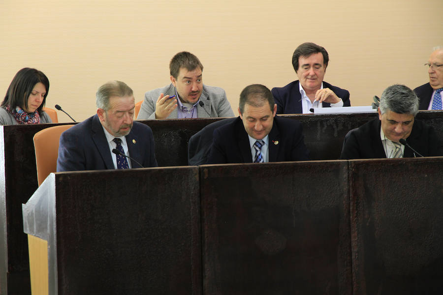 Fotos: Pleno de la Diputación Provincial