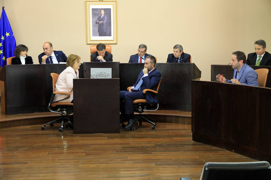 Fotos: Pleno de la Diputación Provincial