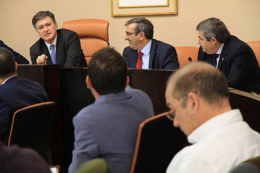 Fotos: Pleno de la Diputación Provincial