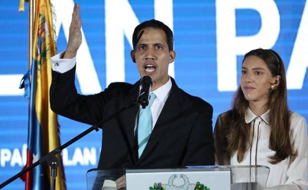 Juan Guaidó y su esposa, Fabiana Rosales.