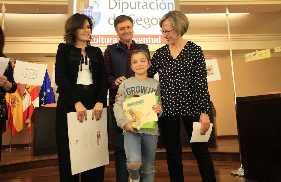Fotos: Entrega de premios del concurso Marcapáginas de la Diputación Provincial.