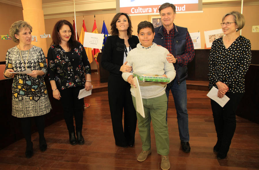 Fotos: Entrega de premios del concurso Marcapáginas de la Diputación Provincial.