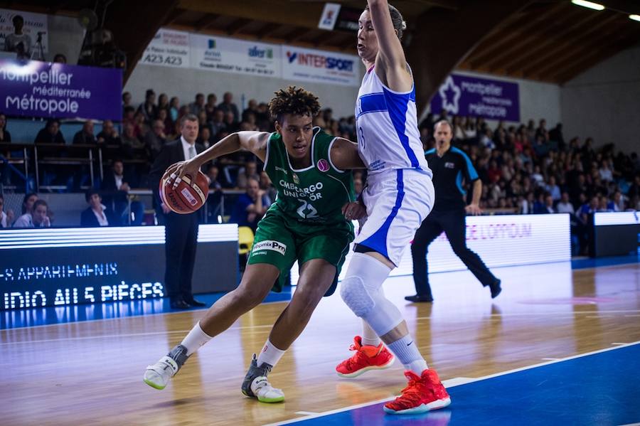 Cyesha Goree, con el balón. 