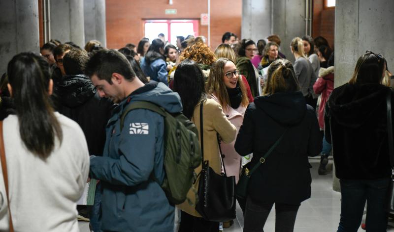 Cientos de aspirantes optan en Valladolid por una de las 8.402 plazas convocadas por el Ministerio de Sanidad, Consumo y Bienestar Social para el total de las titulaciones de acceso a la formación sanitaria especializada