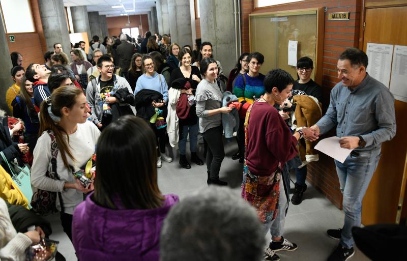 Cientos de aspirantes optan en Valladolid por una de las 8.402 plazas convocadas por el Ministerio de Sanidad, Consumo y Bienestar Social para el total de las titulaciones de acceso a la formación sanitaria especializada