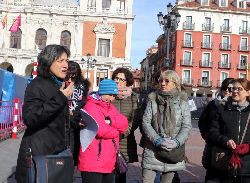 Fotos: Ruta cultural feminista en Plaza Mayor de Valladolid