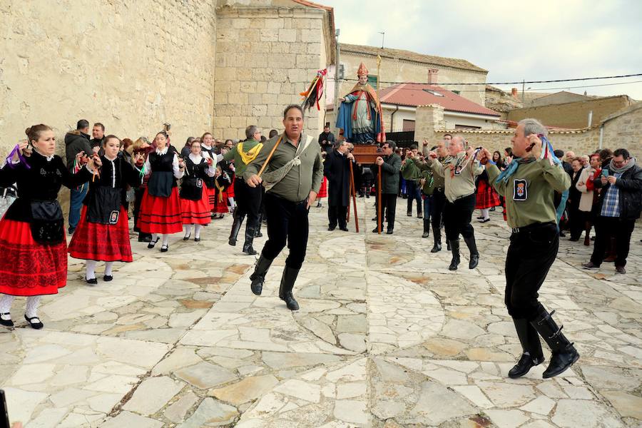 Fotos: Hornillos de Cerrato venera a San Blas