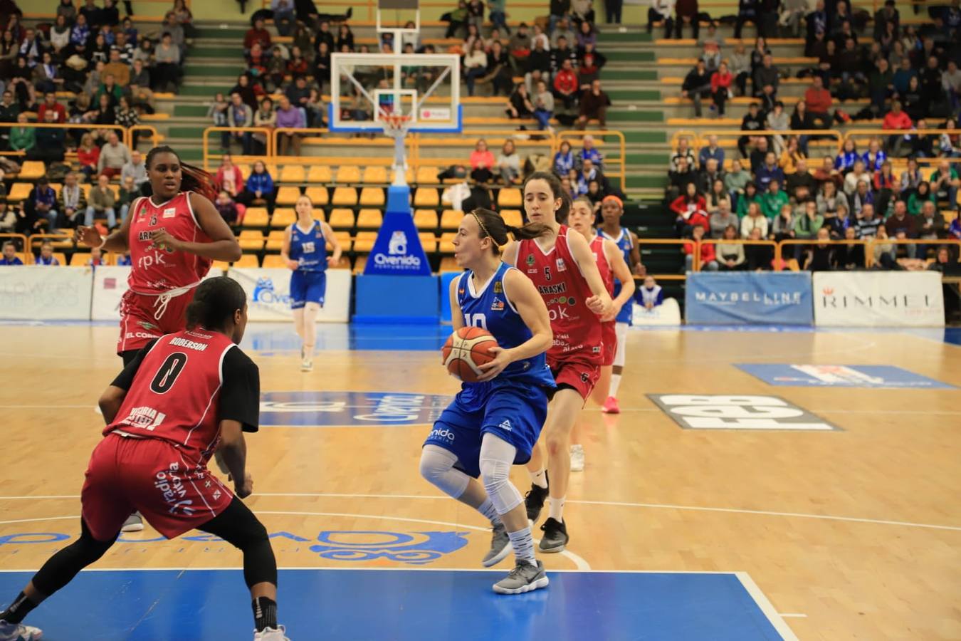 Fotos: Espectacular triunfo del Avenida en el estreno en casa de Ortega y Loyd ante el Araski (81-44)