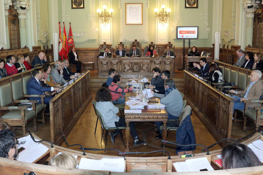 Fotos: Pleno del mes de febrero en el Ayuntamiento de Valladolid
