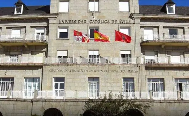 Fachada de la Universidad Católica de Ávila. 