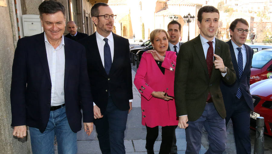 Los dirigentes nacionales, regionales y provinciales dle PP, ayer en Segovia.