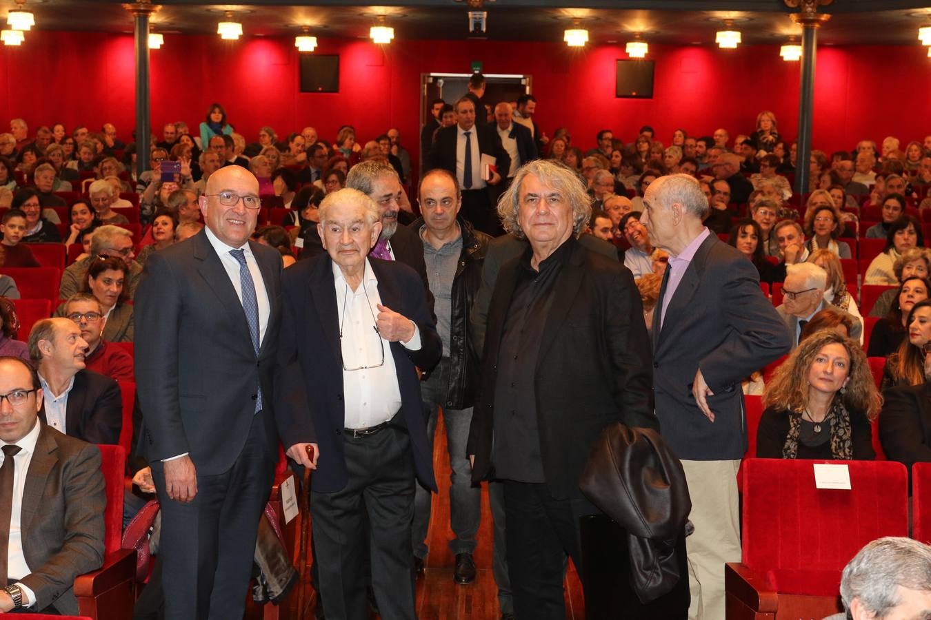 Una obra con poemas de trece autores y 82 fotografías de 44 castillos y sus ruinas en la provincia de Valladolid