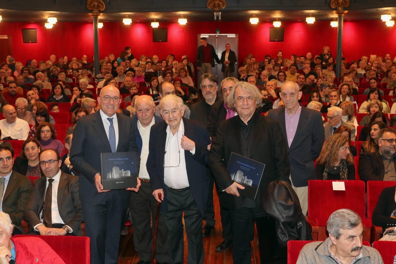 Una obra con poemas de trece autores y 82 fotografías de 44 castillos y sus ruinas en la provincia de Valladolid