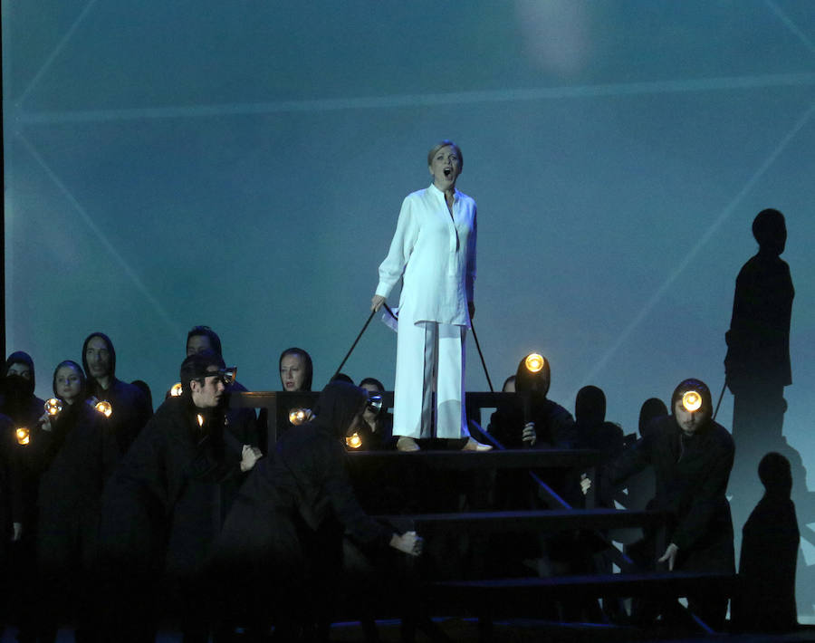 Fotos: Ensayo de la obra &#039;El martirio de San Sebastián&#039;, de La Fura dels Baus, en el Teatro Calderón de Valladolid