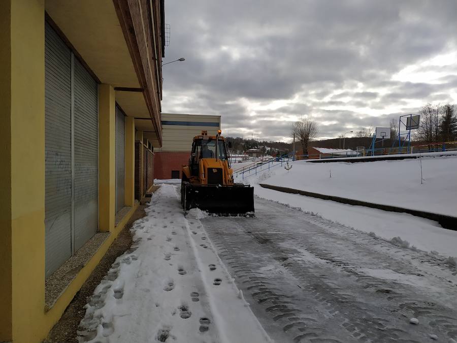 Fotos: Guardo termina de limpiar la nieve del fin de semana