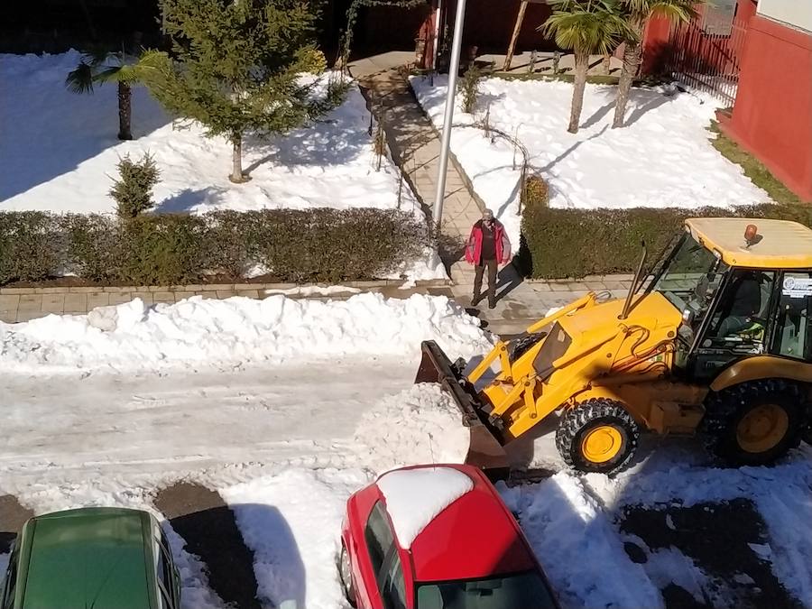 Fotos: Guardo termina de limpiar la nieve del fin de semana