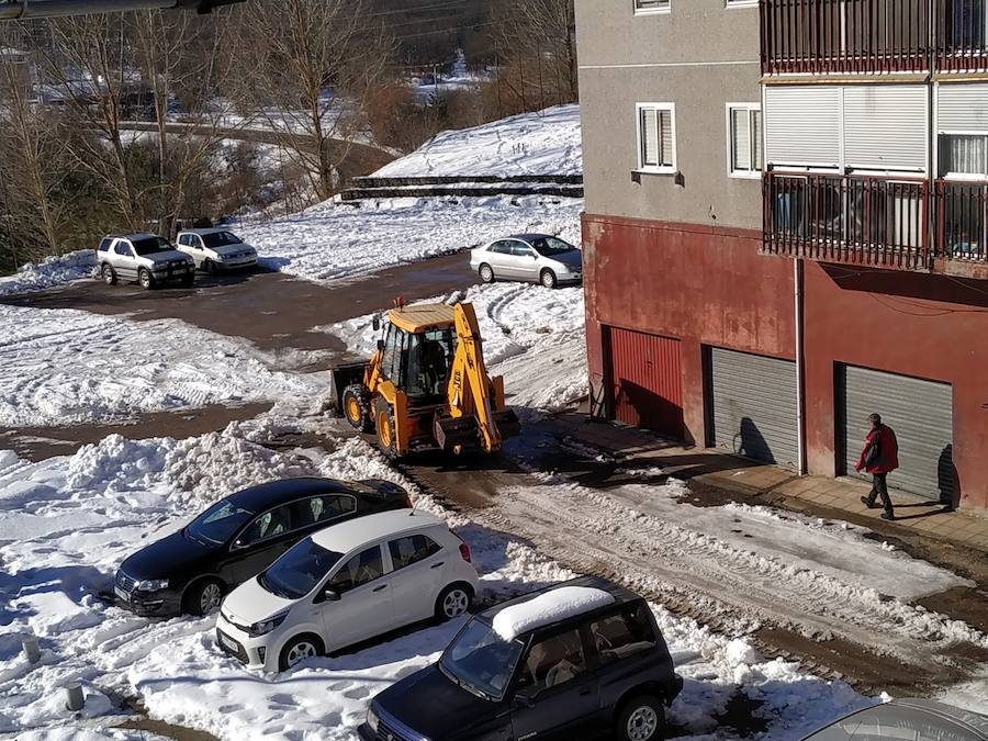 Fotos: Guardo termina de limpiar la nieve del fin de semana