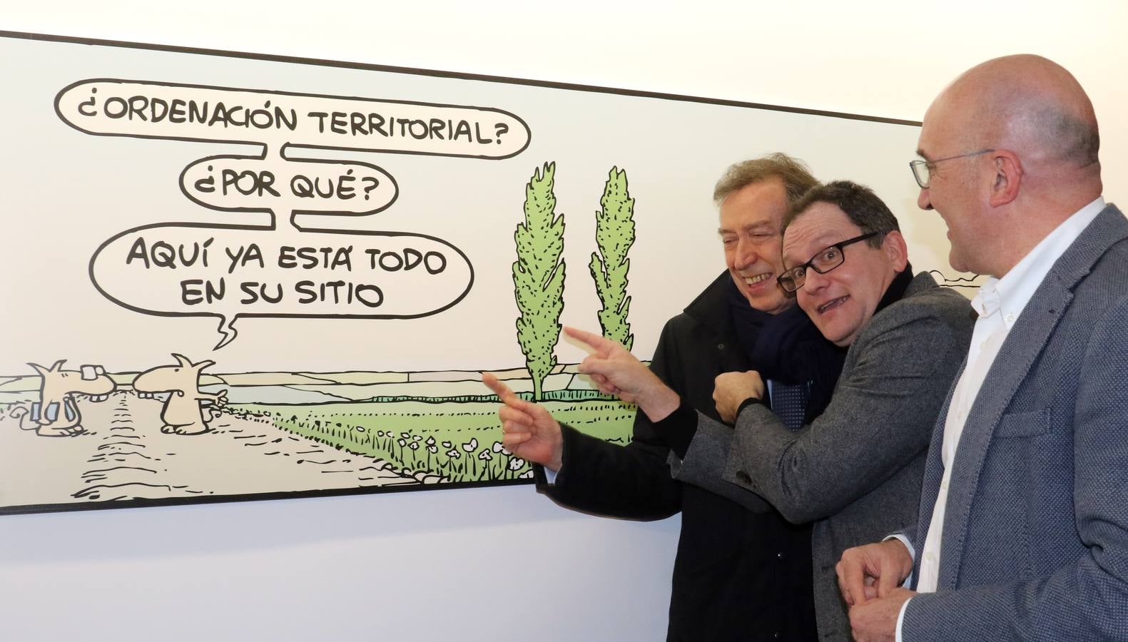 El dibujante celebra sus 25 años como humorista gráfico de «Valladolid y lo vallisoletano» y reivindica la conservación de la prensa tradicional a través de una selección de un centenar de ilustraciones realizadas a lo largo de su carrera