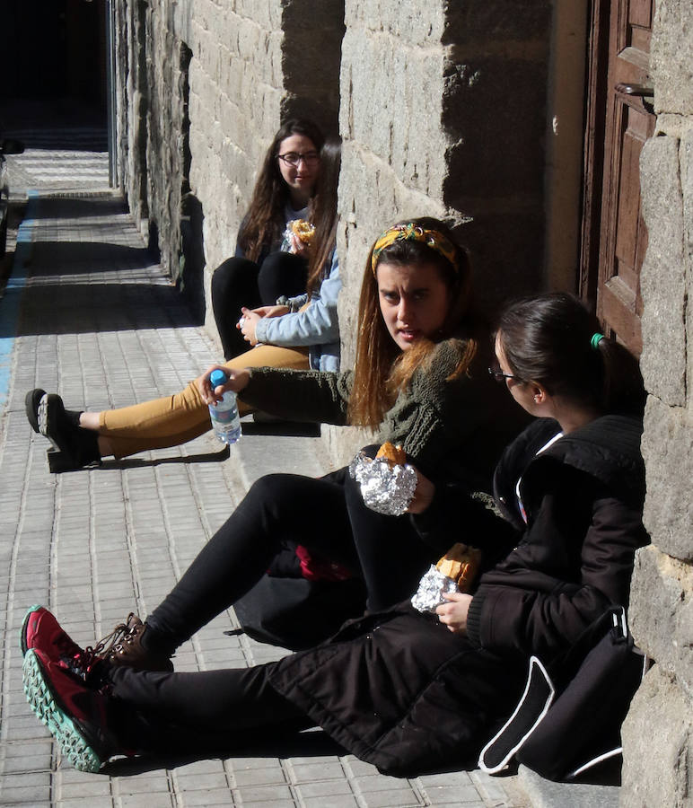 Fotos: Bocata solidario en favor de Manos Unidas