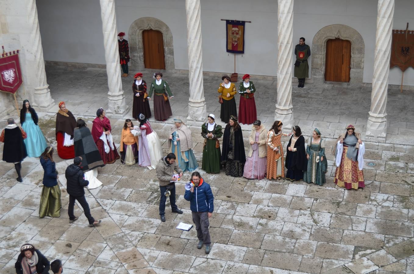 Grupos provinciales de recreación histórica han participado en la docuficción de La 2, recién estrenada y de la que este sábado se emite su segundo capítulo con pasajes rodados en espacios históricos de la ciudad 