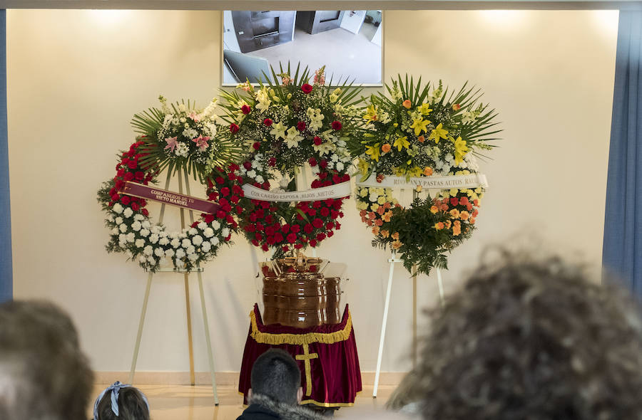 Fotos: Incineracion en el cementerio de las Contiendas, en Valladolid