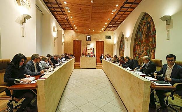 Un momento de la celebración ddel pleno en el Ayuntamiento