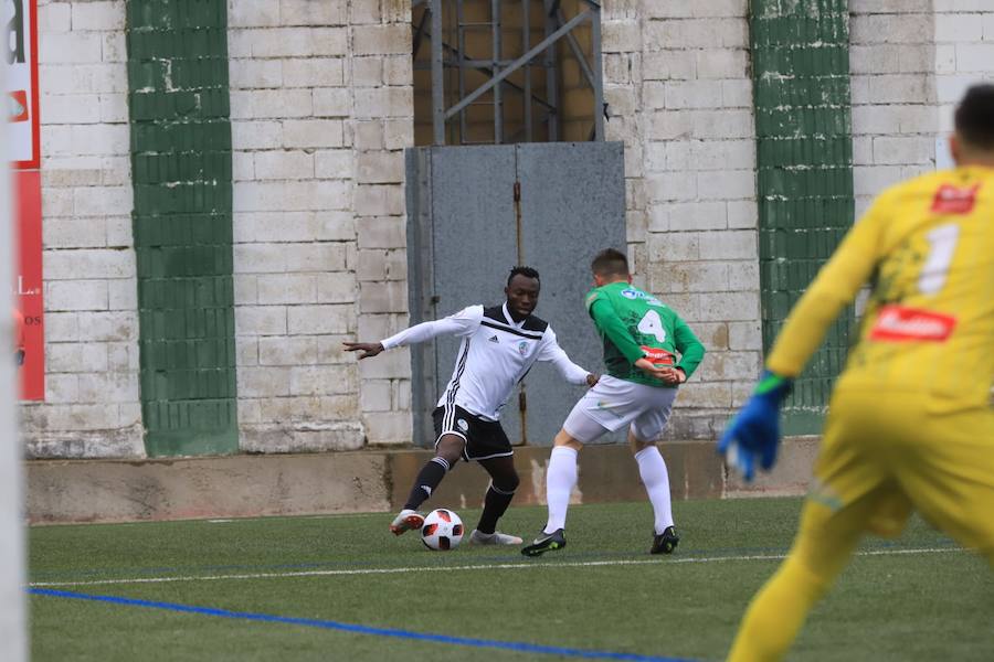 Fotos: El CD Guijuelo se impone al Salamanca CF por la mínima (1-0)