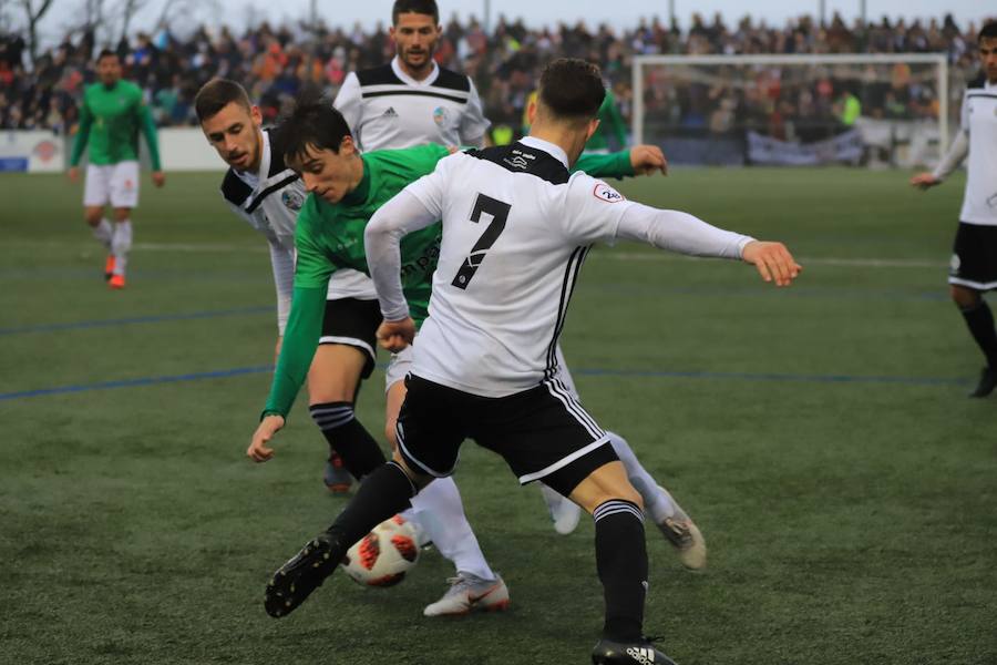 Fotos: El CD Guijuelo se impone al Salamanca CF por la mínima (1-0)