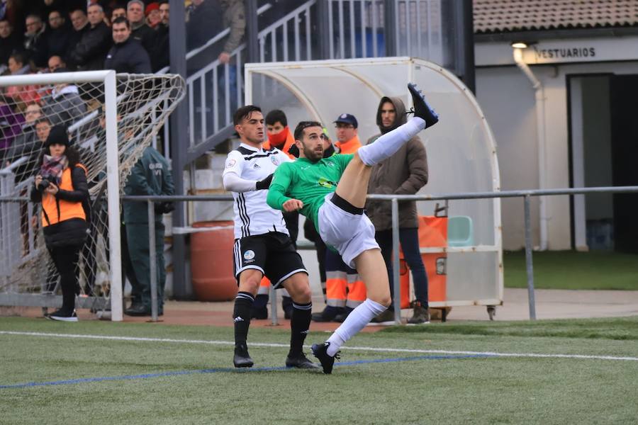 Fotos: El CD Guijuelo se impone al Salamanca CF por la mínima (1-0)