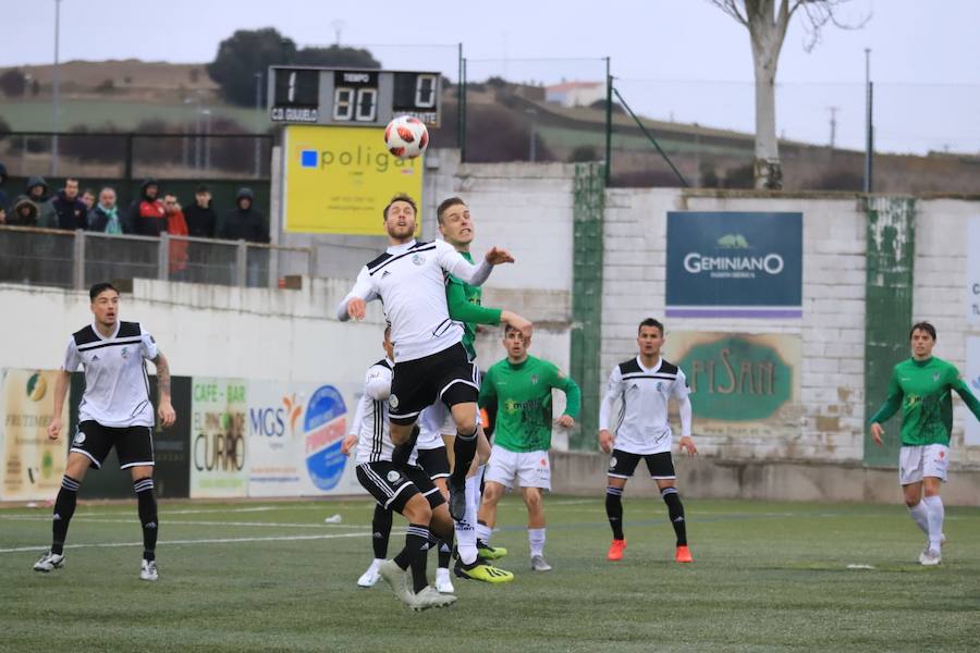 Fotos: El CD Guijuelo se impone al Salamanca CF por la mínima (1-0)