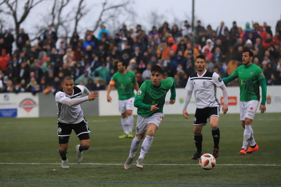 Fotos: El CD Guijuelo se impone al Salamanca CF por la mínima (1-0)