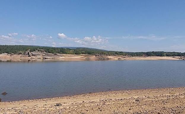 Foto de documentación del embalse de Cuerda del Pozo en Vinuesa, Soria. 