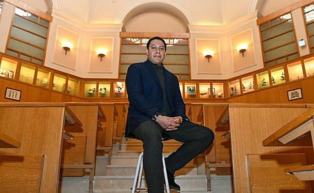 León Morales en la Facultad de Medicina. 