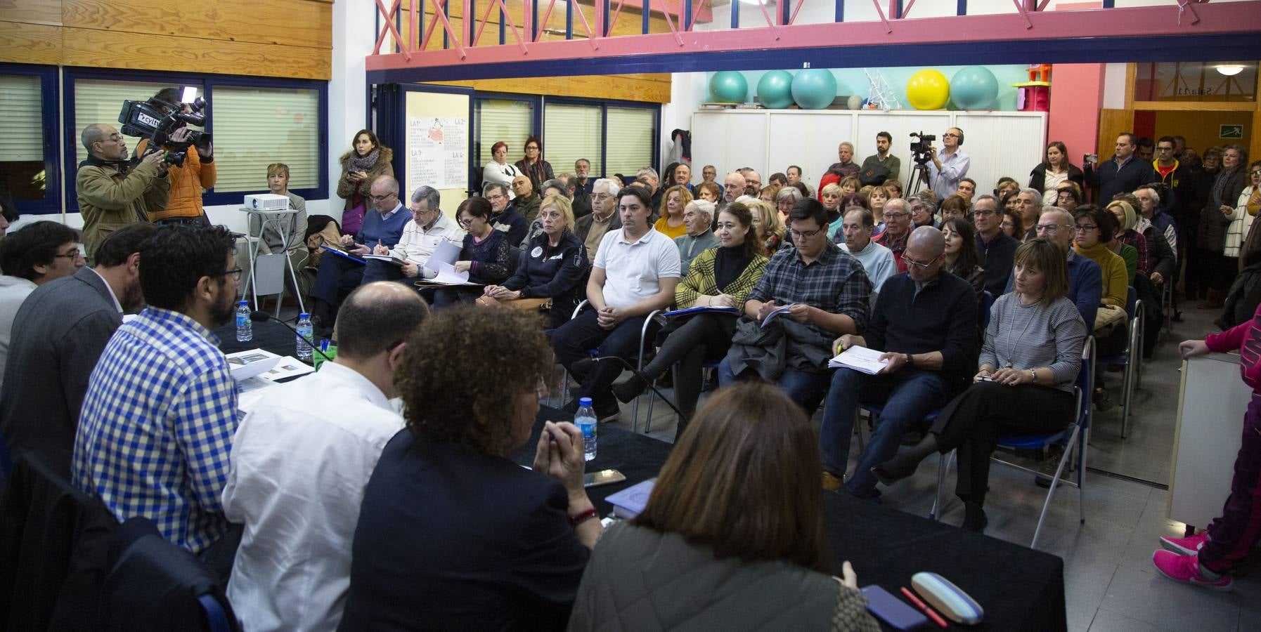 El alcalde anuncia la recuperación del Fray Luis de Granada y rechaza la mejora de las frecuencias en el servicio de Auvasa