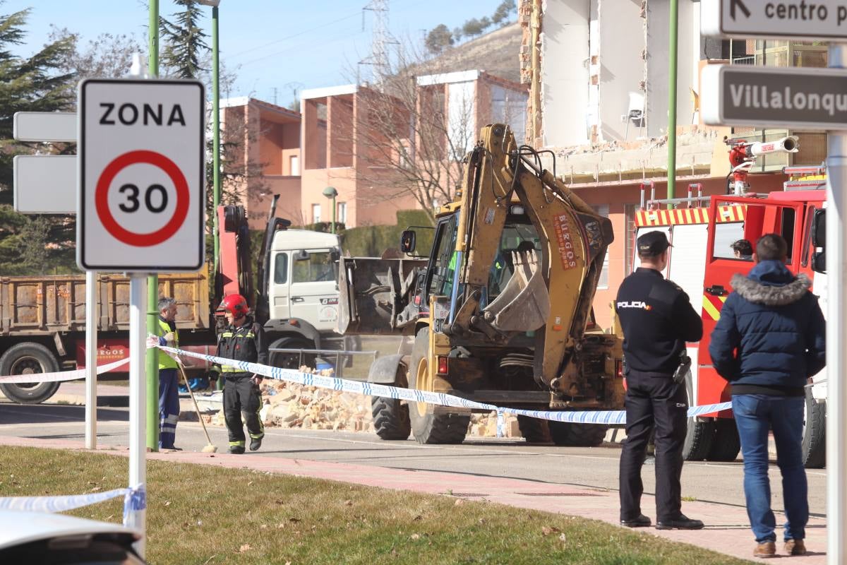 Una explosión en la calle Modesto Circuelos de la Barriada de San Juan Bautista de Burgos ha dejado, al menos, un fallecido.