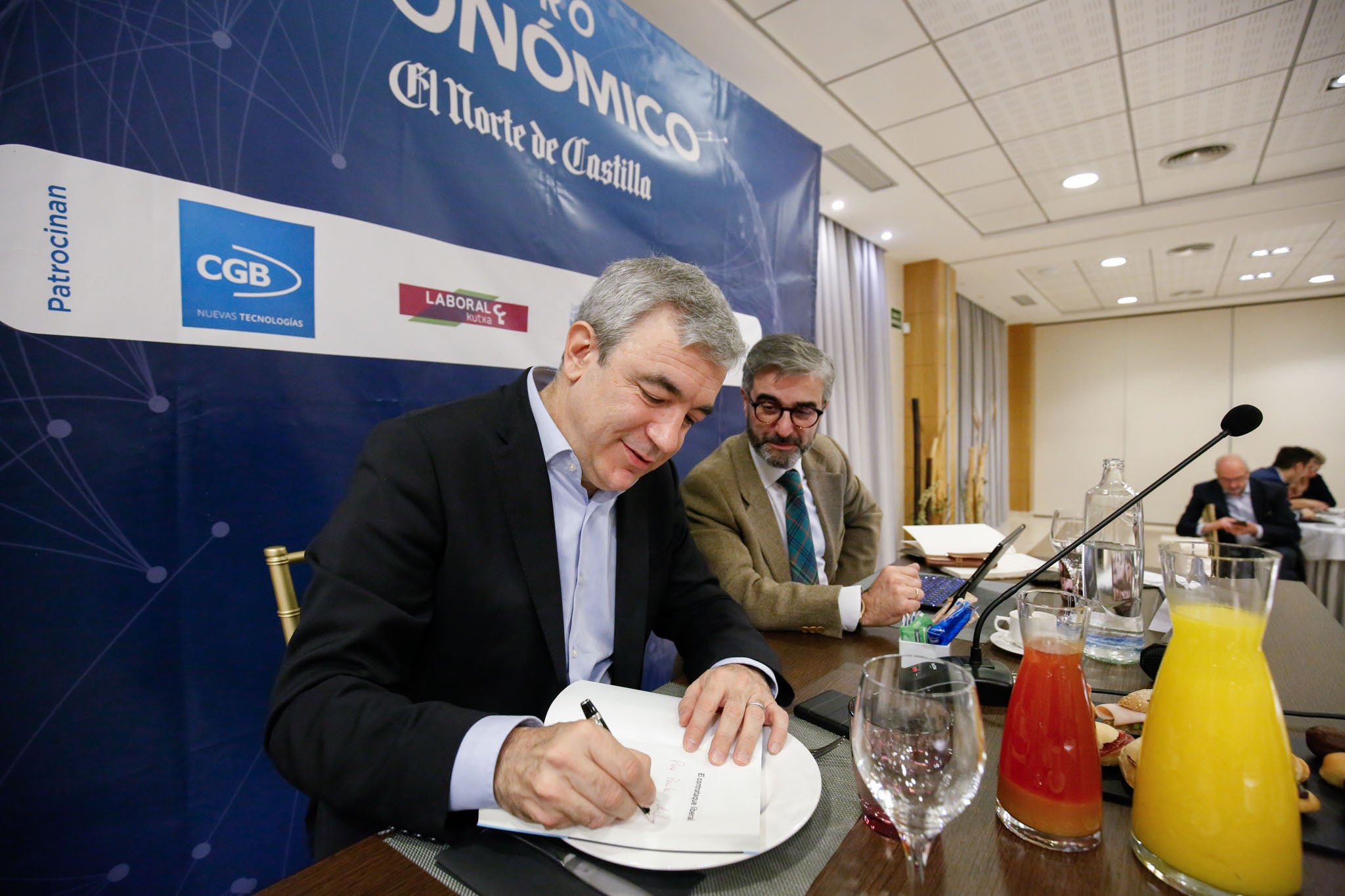 El candidato de Ciudadanos al Parlamento Europeo advierte sobre el «peligro serio» de los populismos para España y para la propia supervivencia de la Unión Europea