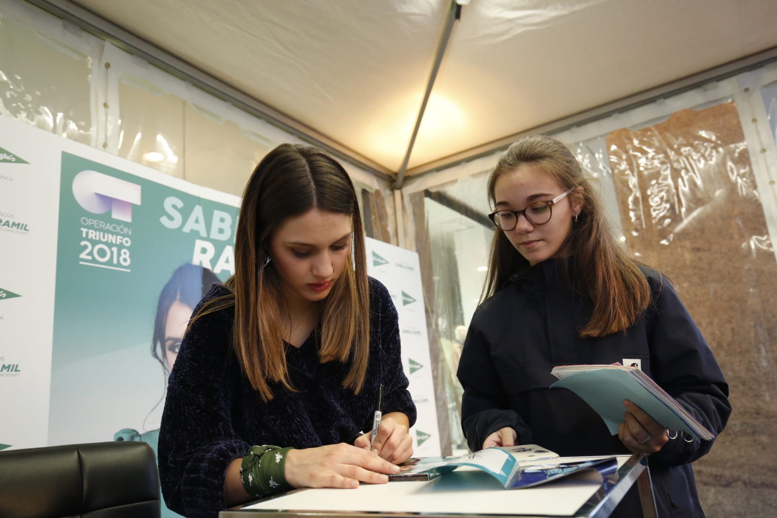 Fotos: La finalista de OT Sabela Ramil causa furor en Salamanca