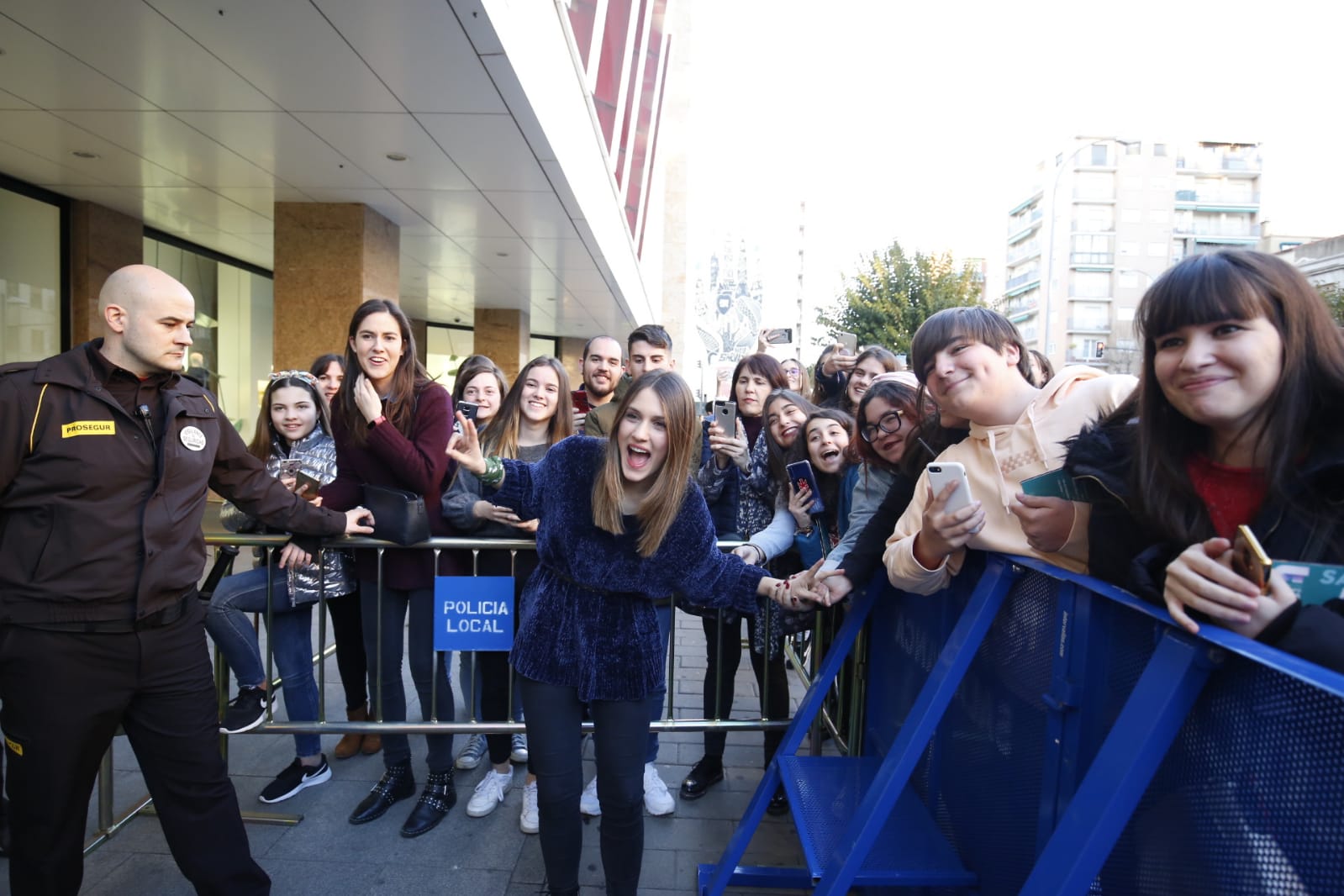 Fotos: La finalista de OT Sabela Ramil causa furor en Salamanca