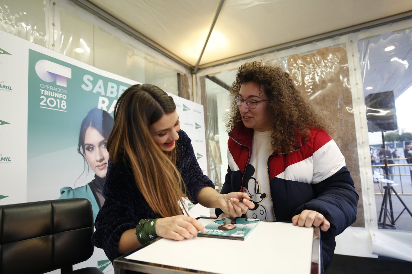 Fotos: La finalista de OT Sabela Ramil causa furor en Salamanca