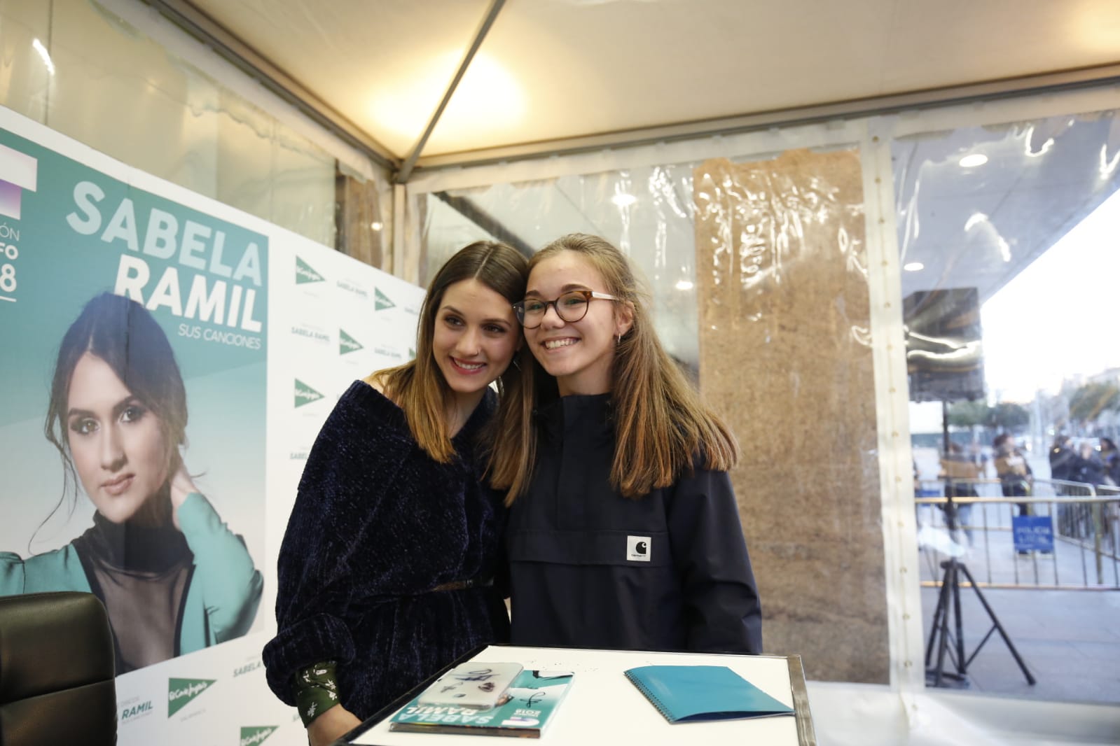 Fotos: La finalista de OT Sabela Ramil causa furor en Salamanca