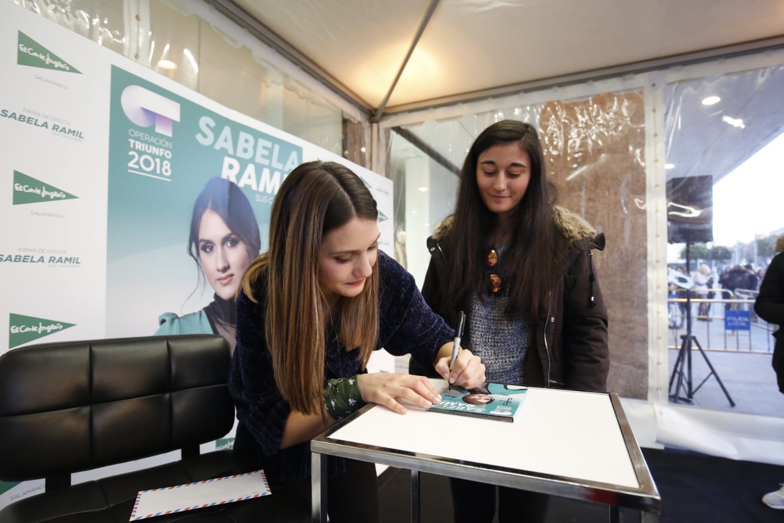 Fotos: La finalista de OT Sabela Ramil causa furor en Salamanca