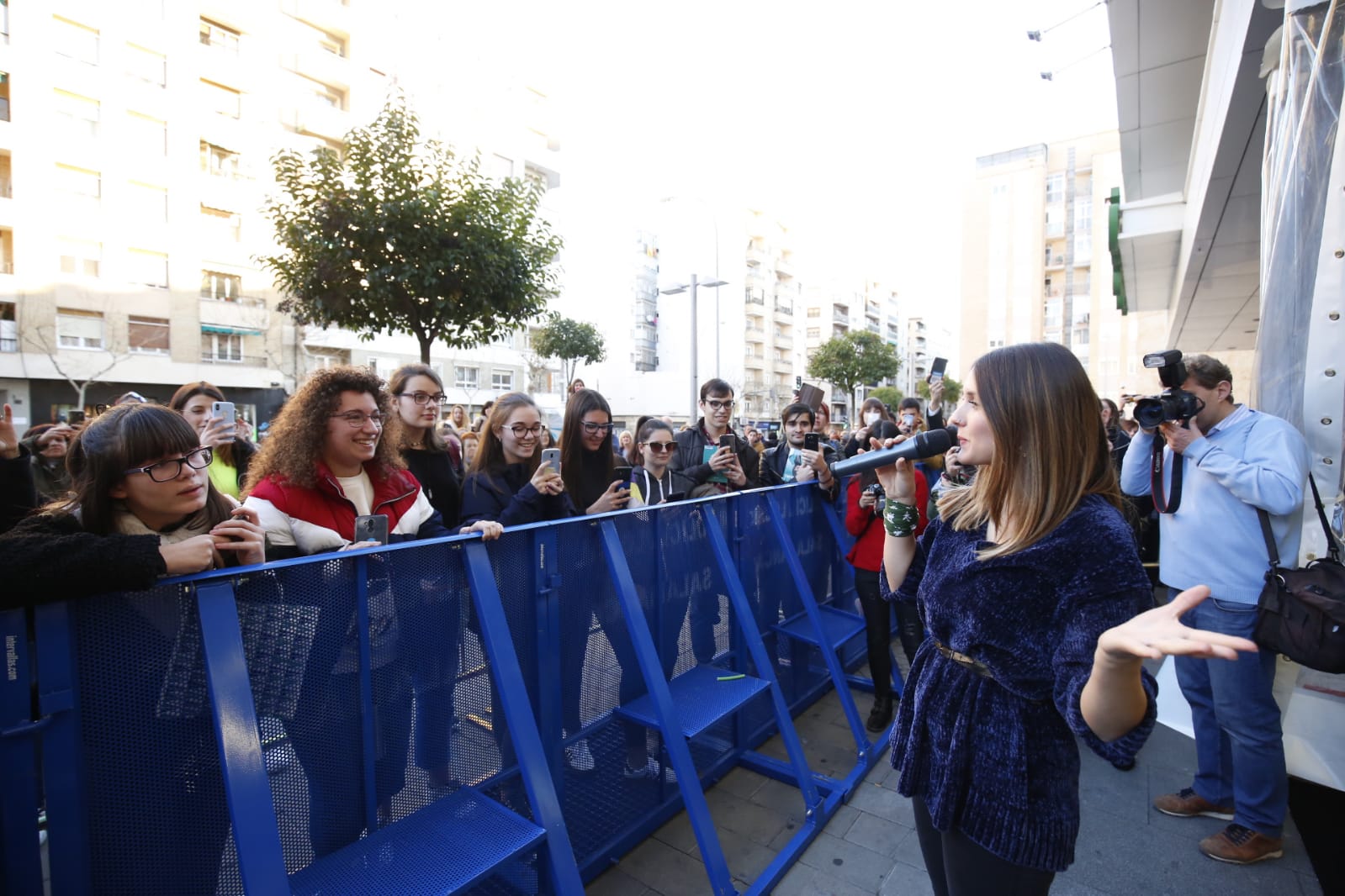 Fotos: La finalista de OT Sabela Ramil causa furor en Salamanca