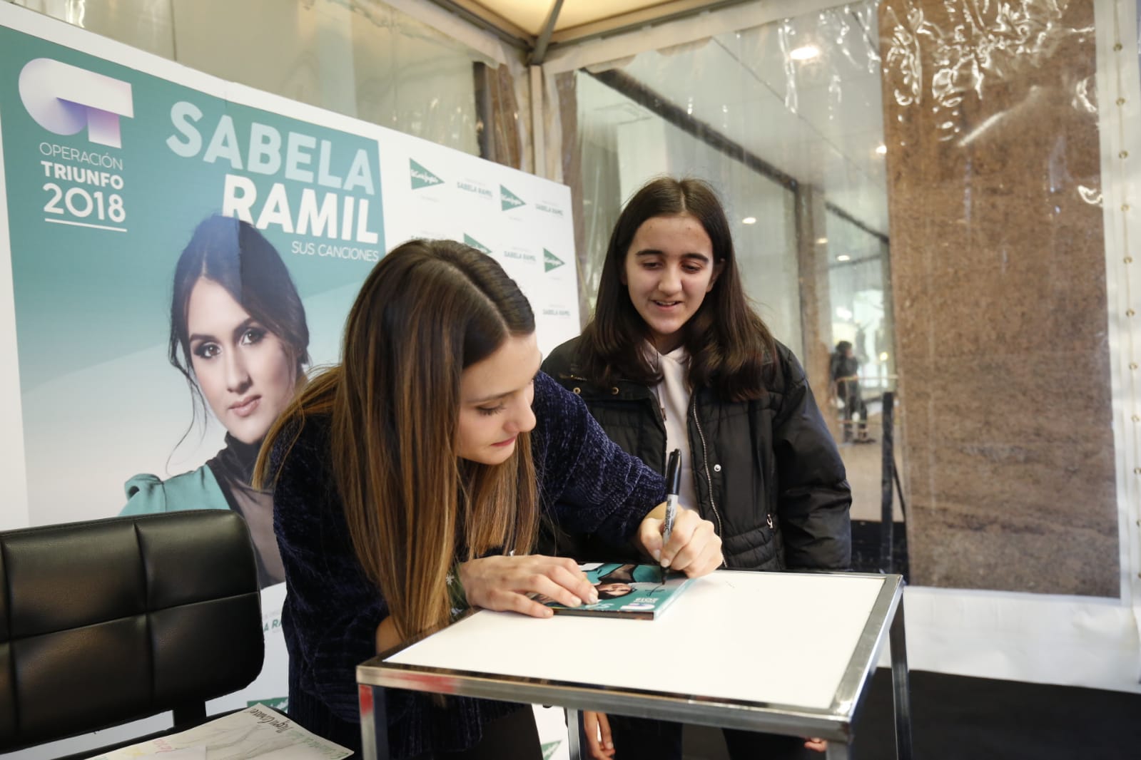 Fotos: La finalista de OT Sabela Ramil causa furor en Salamanca