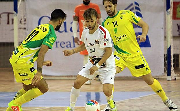 Álvaro López, en el partido de la primera vuelta ante el Jaén. 