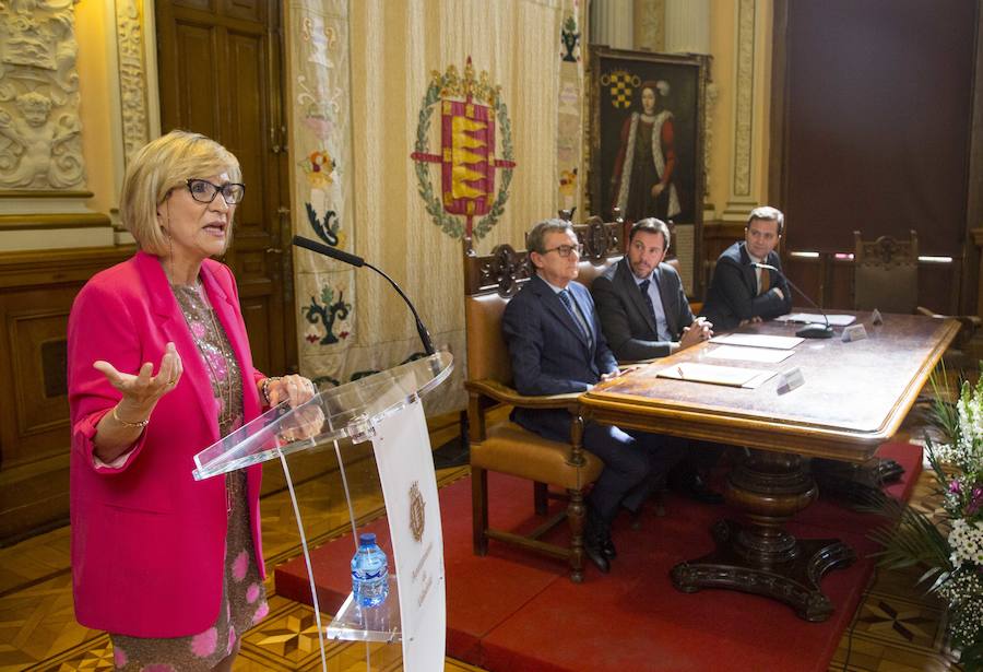 Fotos: La doctora Verónica Casado, nueva hija predilecta de Valladolid