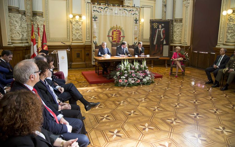 Fotos: La doctora Verónica Casado, nueva hija predilecta de Valladolid